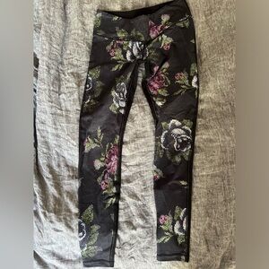 Lululemon size 8 leggings. Pixel flower.